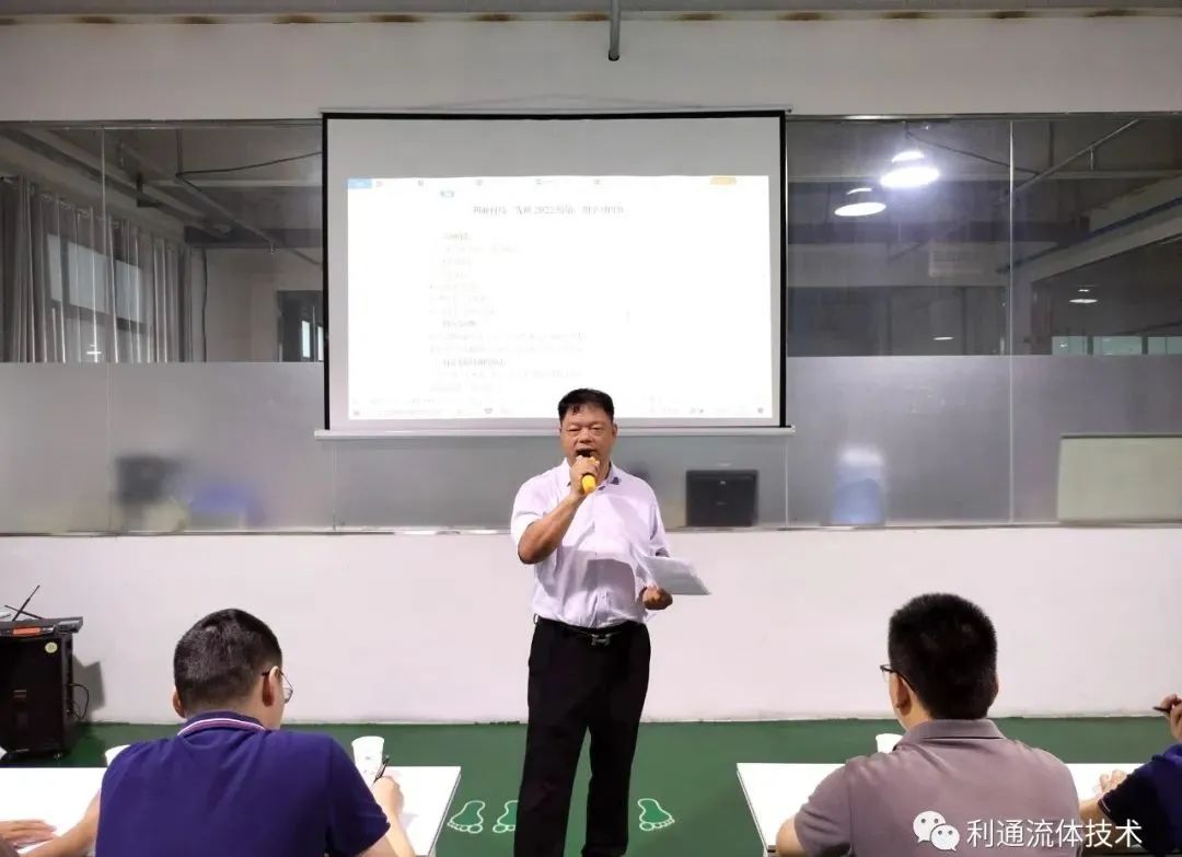 公司董事長趙宏亮被授予“ 2018-2019年度軟管和膠條行業全國企業家